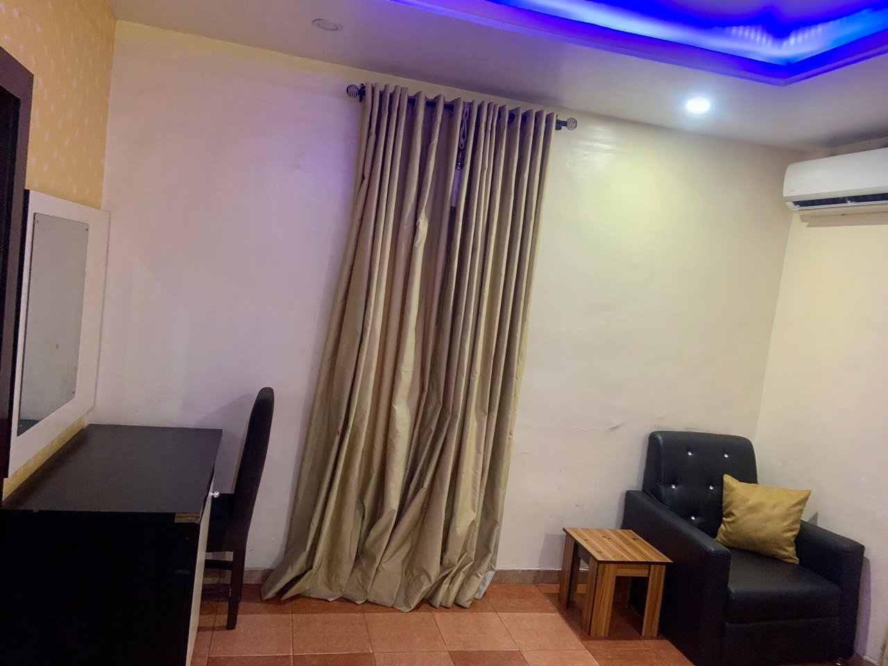 Executive Suite Image 1