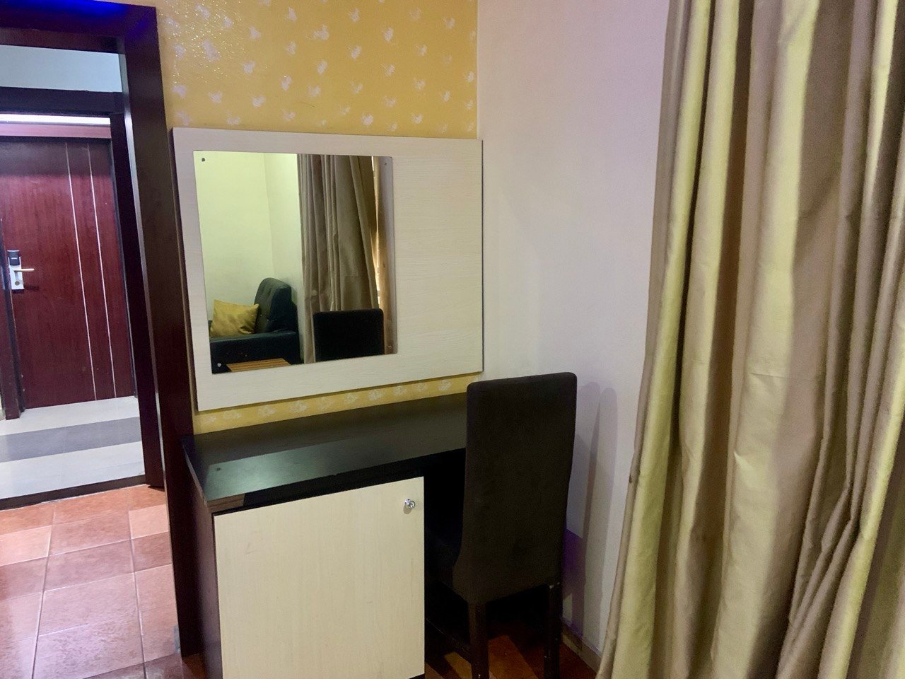 Executive Suite Image 1