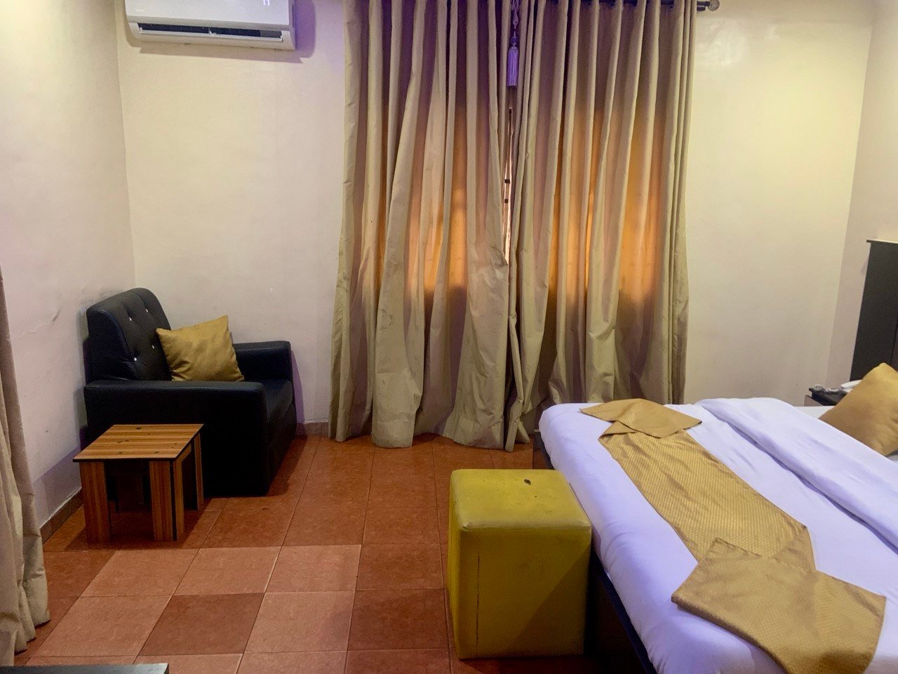 Executive Suite Image 1